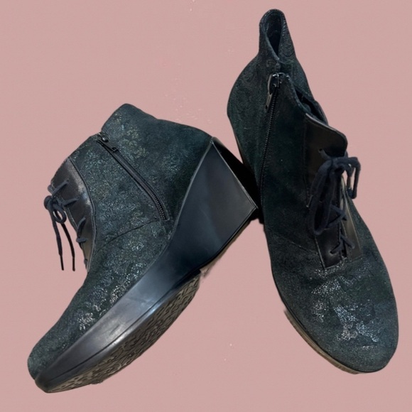NAOT ankle wedge booties in black with shimmering design - Picture 1 of 11